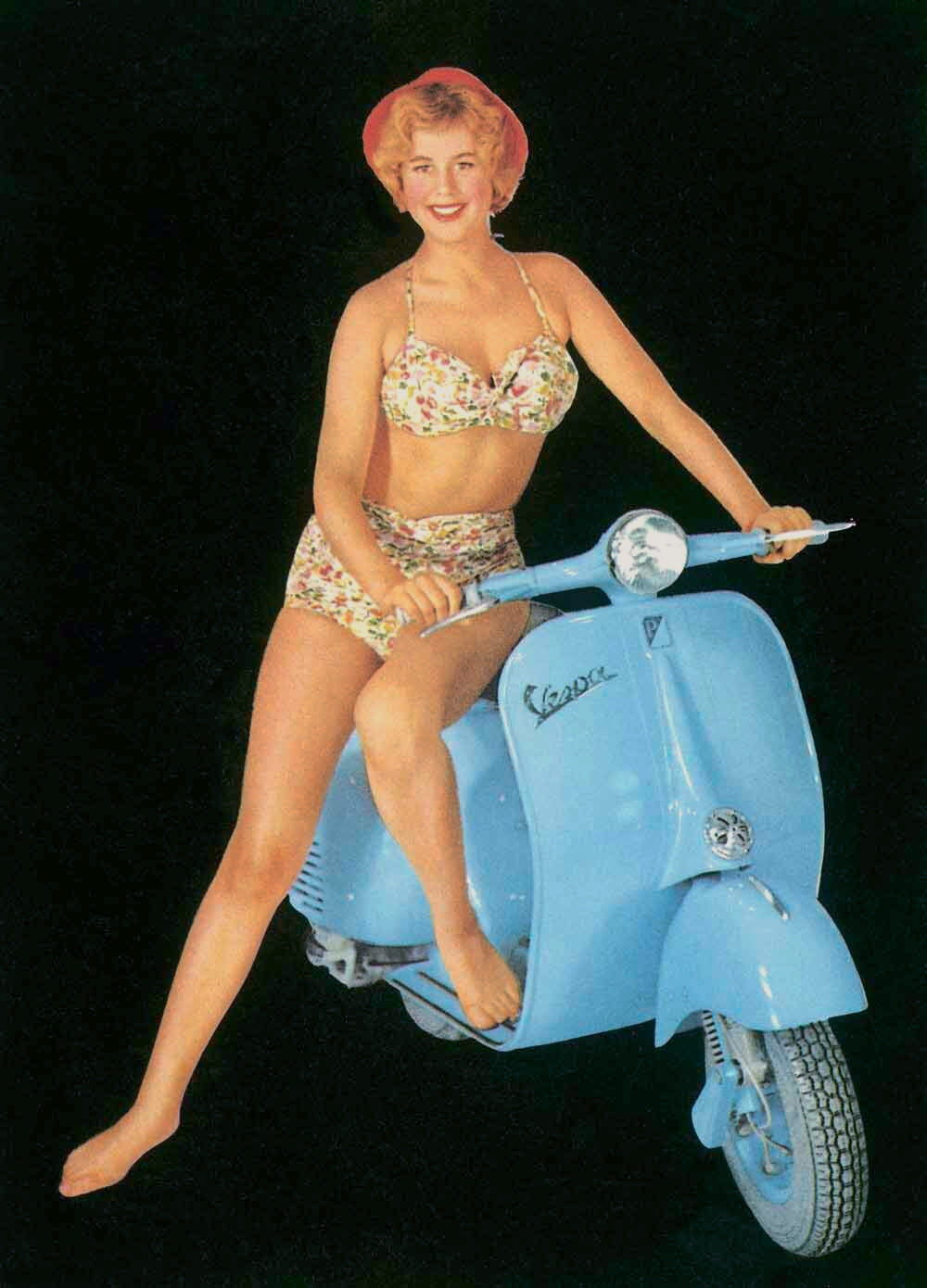 Italian Vespa Piaggio Pin Up Girl Poster 0000-4865