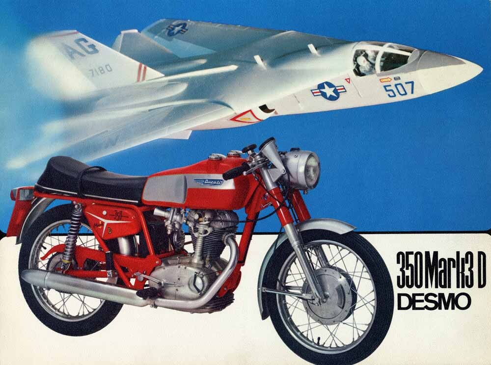 Desmo and Airplane 0000-8815