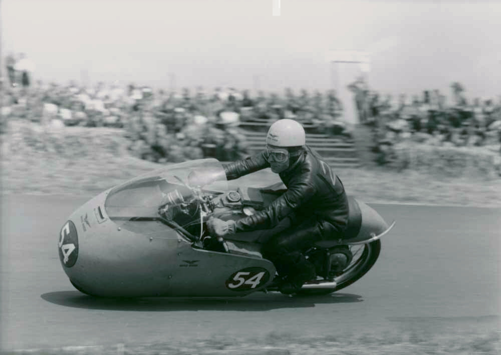 Moto Guzzi Dustbin GP Motorcycle Race 0000-4829
