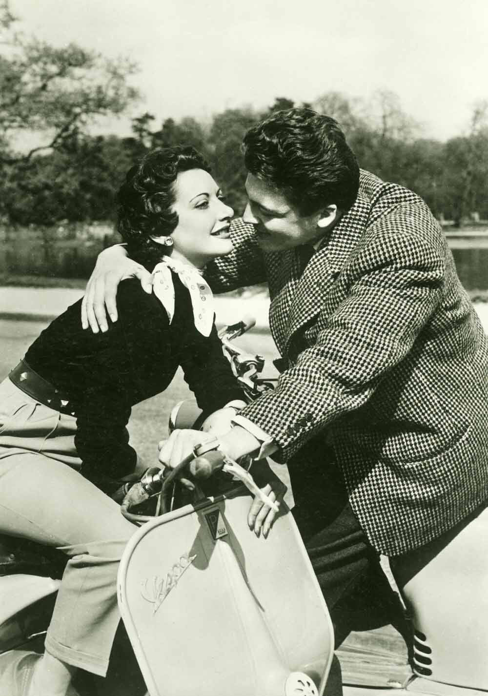 Italian Vespa Piaggio Couple Romance Poster 0000-4866
